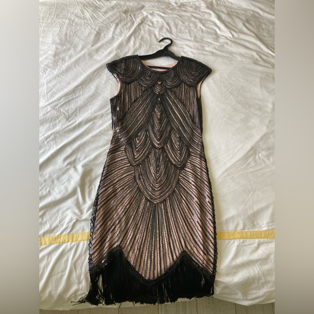 Flapper 1920s style dress - size small/medium. Light pink With black sequins